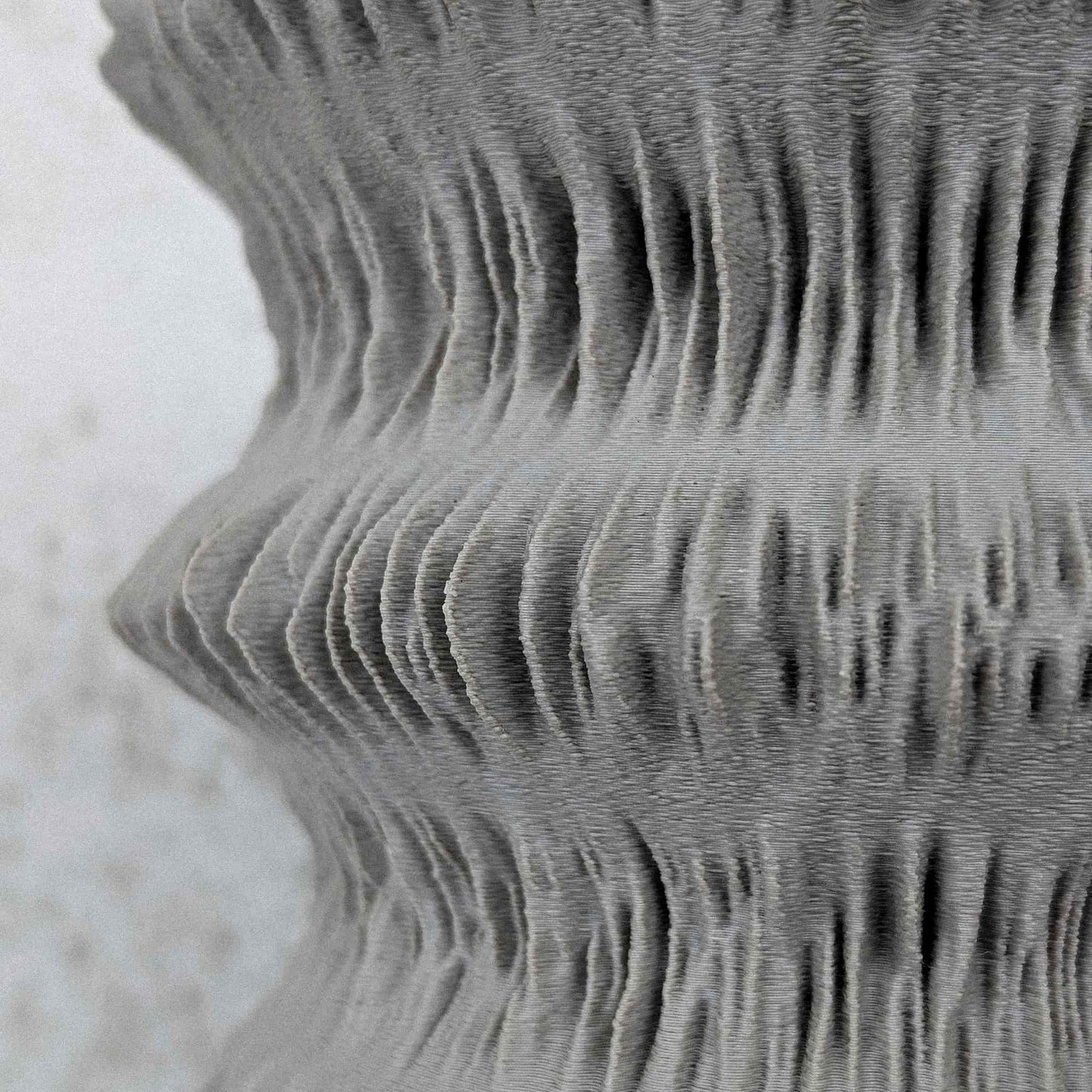 modern 3d printed vase FLUVIA close-up of flowing ridges