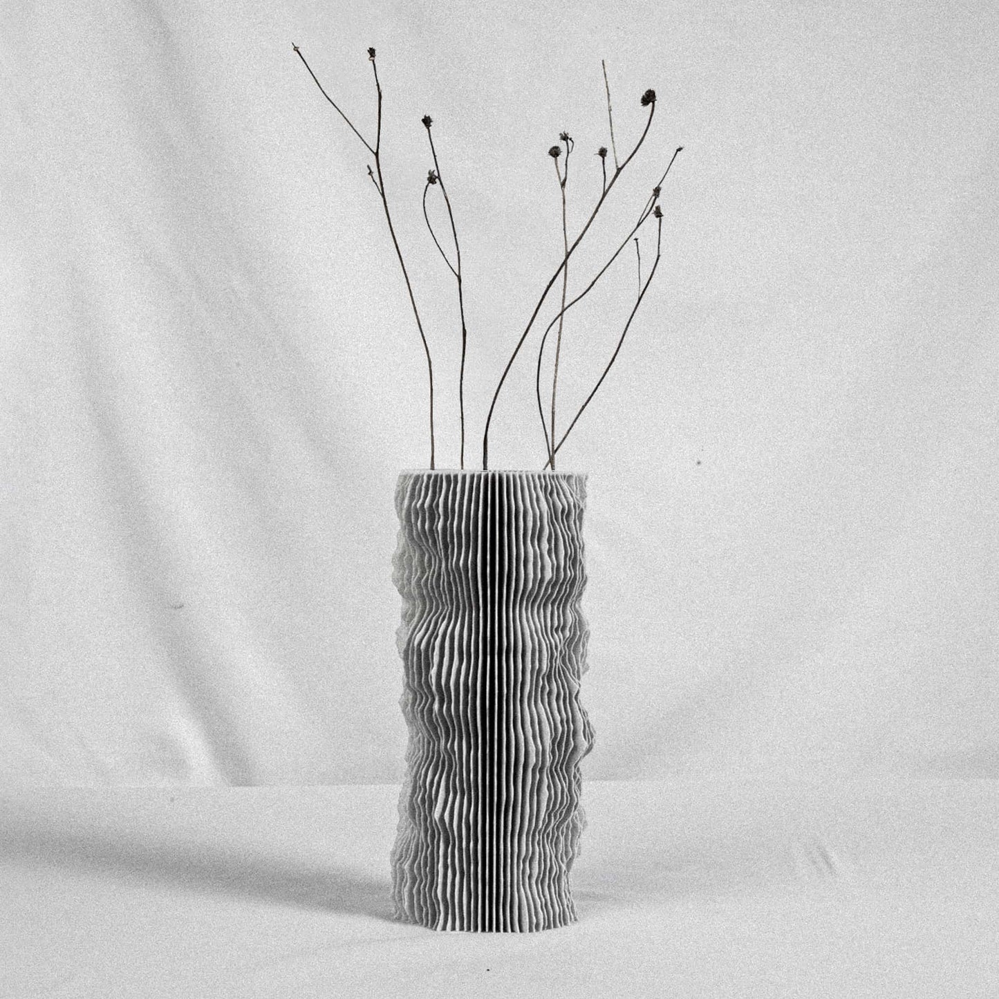 sustainable 3d printed vase PROFILUM styled with dried stems